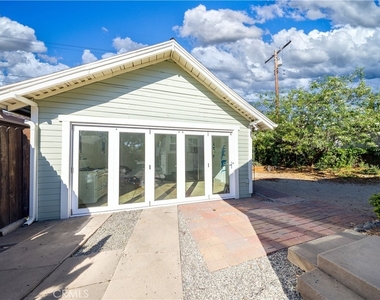 135 N San Marino Avenue - Photo Thumbnail 18