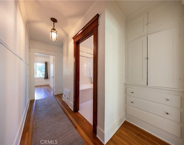 135 N San Marino Avenue - Photo Thumbnail 11