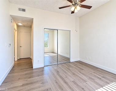 11657 Oxnard Street - Photo Thumbnail 12
