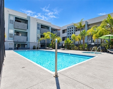 11657 Oxnard Street - Photo Thumbnail 14