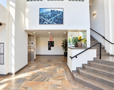 11657 Oxnard Street - Photo Thumbnail 10