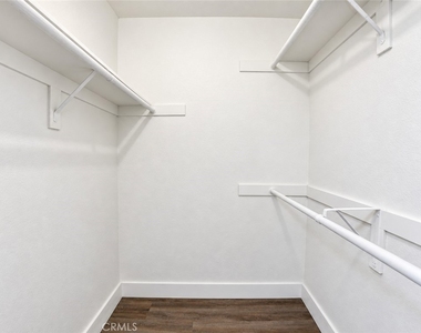 11657 Oxnard Street - Photo Thumbnail 13