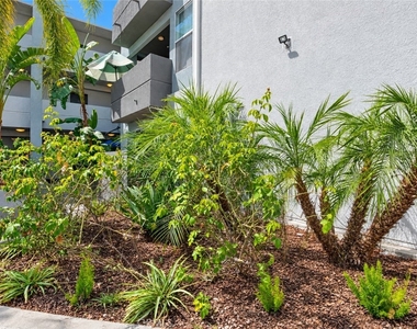 11657 Oxnard Street - Photo Thumbnail 9