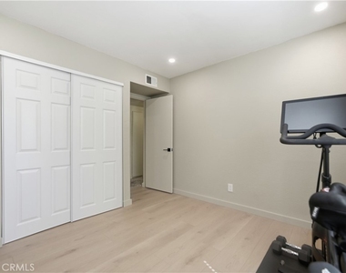 25039 Peachland Avenue - Photo Thumbnail 10