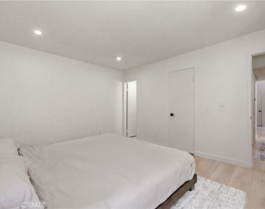 25039 Peachland Avenue - Photo Thumbnail 6