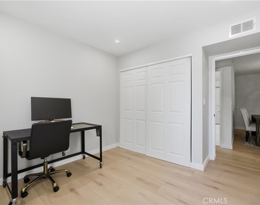 25039 Peachland Avenue - Photo Thumbnail 8