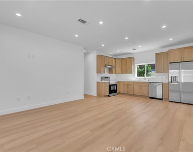 4698 Kraft Avenue - Photo Thumbnail 5