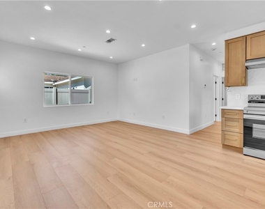 4698 Kraft Avenue - Photo Thumbnail 3