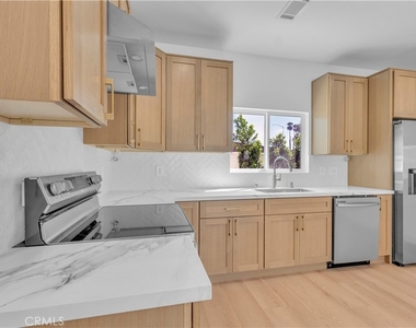 4698 Kraft Avenue - Photo Thumbnail 7