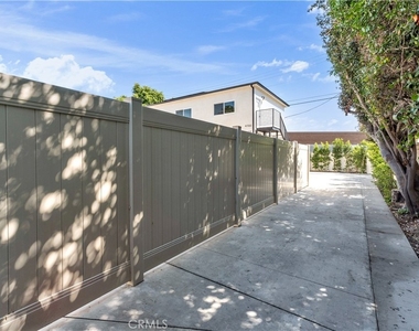 4698 Kraft Avenue - Photo Thumbnail 22