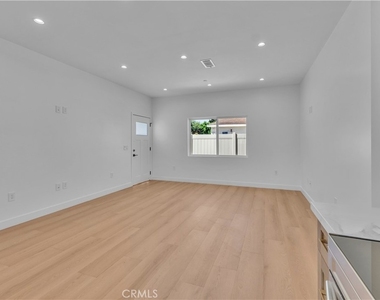 4698 Kraft Avenue - Photo Thumbnail 8