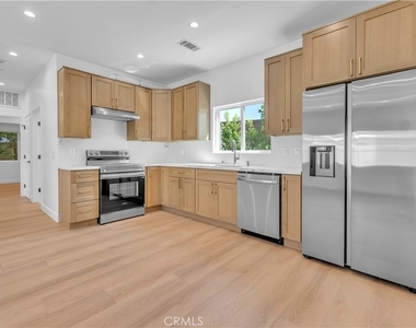 4698 Kraft Avenue - Photo Thumbnail 6