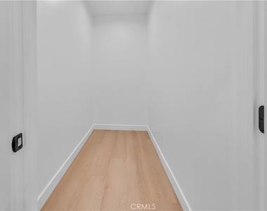 4698 Kraft Avenue - Photo Thumbnail 11