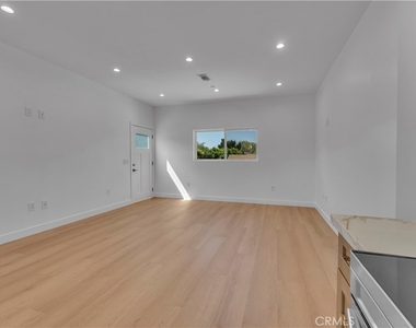 4700 Kraft Avenue - Photo Thumbnail 9