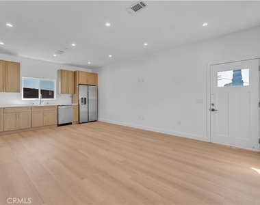 4700 Kraft Avenue - Photo Thumbnail 5