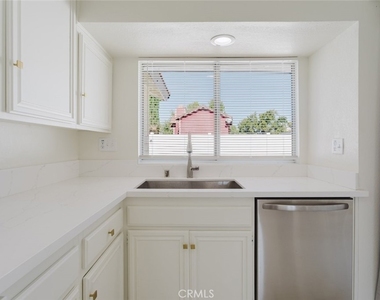 203 Linda Court - Photo Thumbnail 15