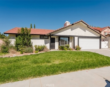 203 Linda Court - Photo Thumbnail 4