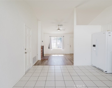 203 Linda Court - Photo Thumbnail 11