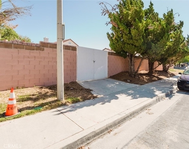 203 Linda Court - Photo Thumbnail 50