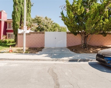 203 Linda Court - Photo Thumbnail 47