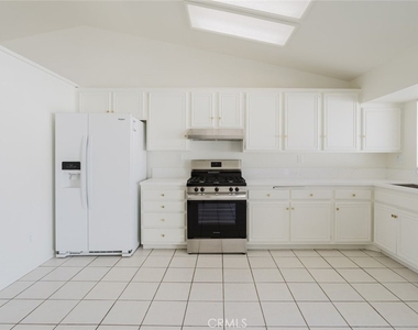 203 Linda Court - Photo Thumbnail 13