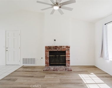 203 Linda Court - Photo Thumbnail 10