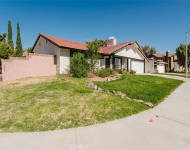 203 Linda Court - Photo Thumbnail 5