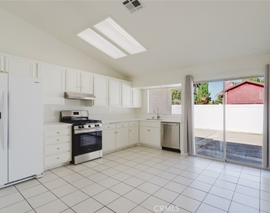 203 Linda Court - Photo Thumbnail 12