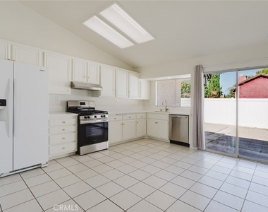 203 Linda Court - Photo Thumbnail 17