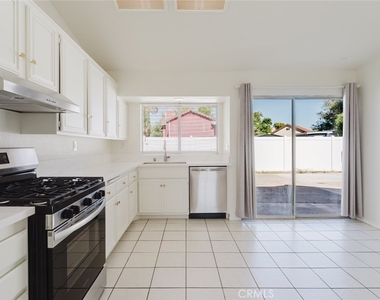 203 Linda Court - Photo Thumbnail 16