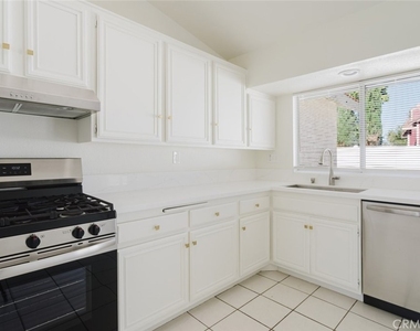 203 Linda Court - Photo Thumbnail 14