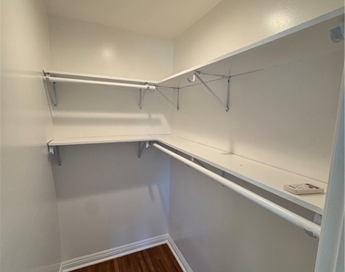 2810 8th Ave - Photo Thumbnail 9