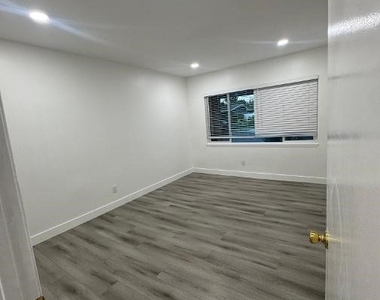 1305 Feather - Photo Thumbnail 6