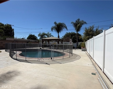 6547 Denny - Photo Thumbnail 15
