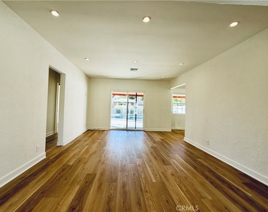 6547 Denny - Photo Thumbnail 4
