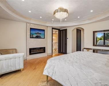 5513 Murietta Avenue - Photo Thumbnail 40