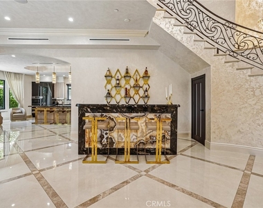 5513 Murietta Avenue - Photo Thumbnail 10