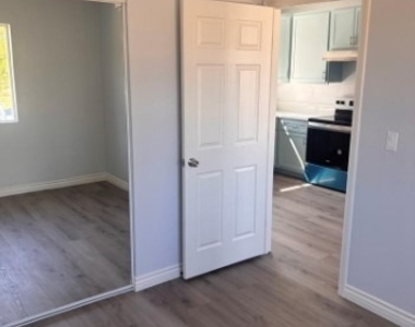10133 Kester Avenue - Photo Thumbnail 5