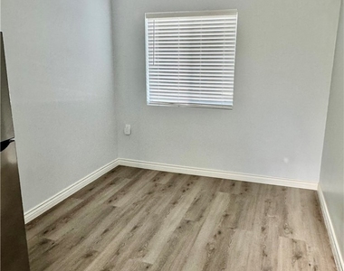 10133 Kester Avenue - Photo Thumbnail 18