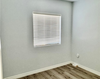 10133 Kester Avenue - Photo Thumbnail 20