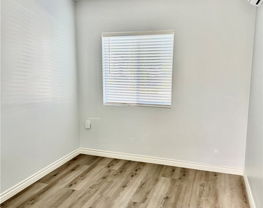 10133 Kester Avenue - Photo Thumbnail 19