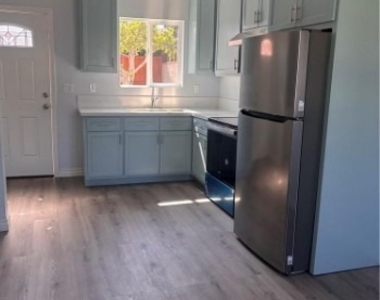10133 Kester Avenue - Photo Thumbnail 2