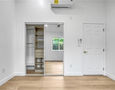 18253 Kingsbury Street - Photo Thumbnail 8