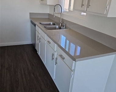 209 S Prospect Avenue - Photo Thumbnail 12