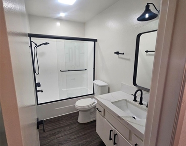 209 S Prospect Avenue - Photo Thumbnail 3