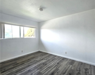 320 E Hullett - Photo Thumbnail 11