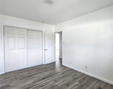 320 E Hullett - Photo Thumbnail 9