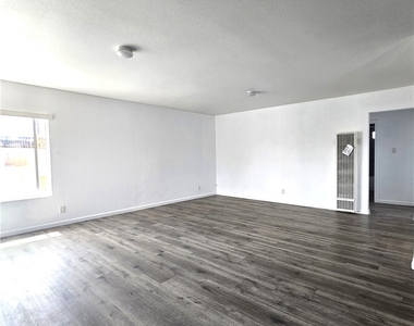 320 E Hullett - Photo Thumbnail 5