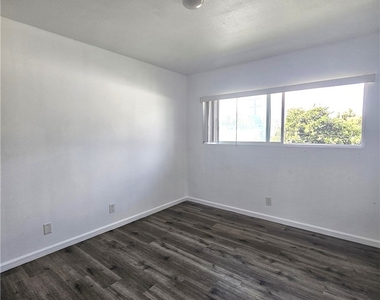 320 E Hullett - Photo Thumbnail 8