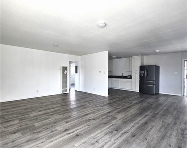 320 E Hullett - Photo Thumbnail 6